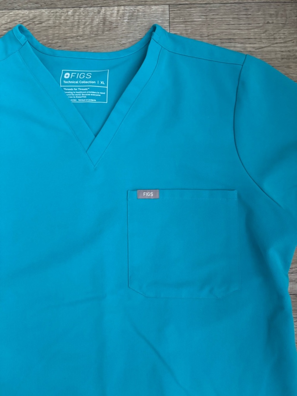 Figs Teal Scrub Set in Top XL and Joggers L - Picture 9 of 10